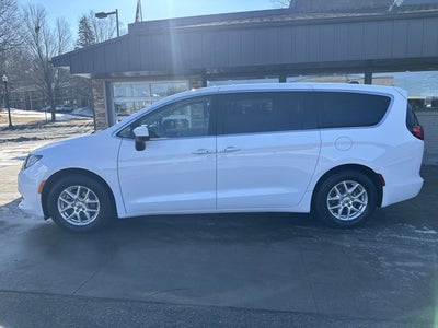 2022 Chrysler Voyager LX