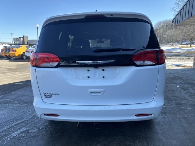 2022 Chrysler Voyager LX