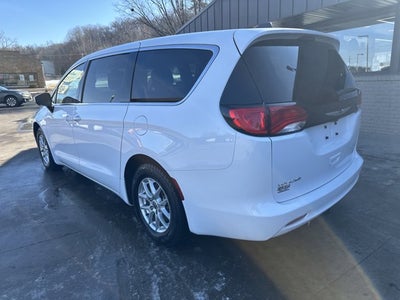 2022 Chrysler Voyager LX