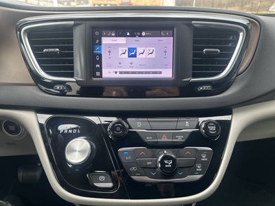 2024 Chrysler Voyager LX