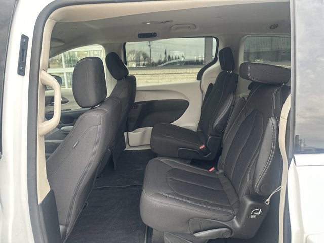 2024 Chrysler Voyager LX