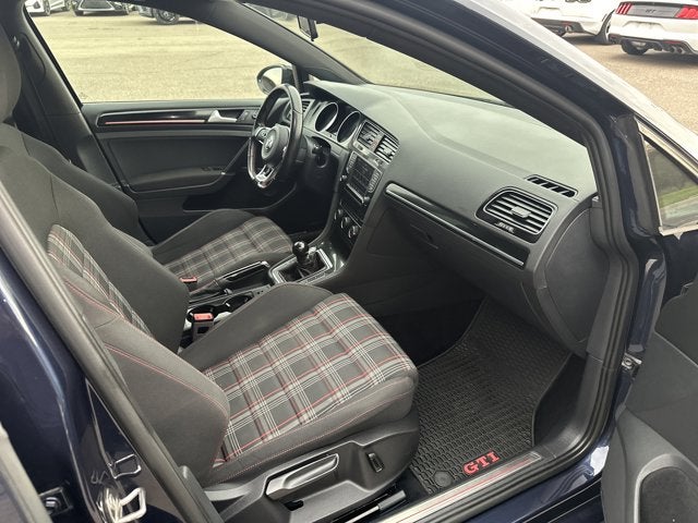 2017 Volkswagen Golf GTI Sport