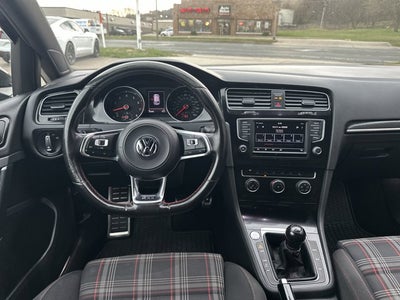 2017 Volkswagen Golf GTI Sport